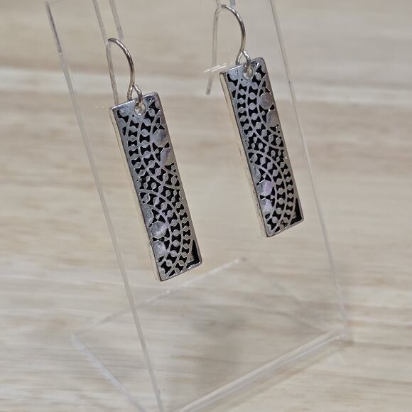 Premier Designs Antiqued Silver Plated LIZZIE Dangle Pierced Earrings - Picture 2 of 6